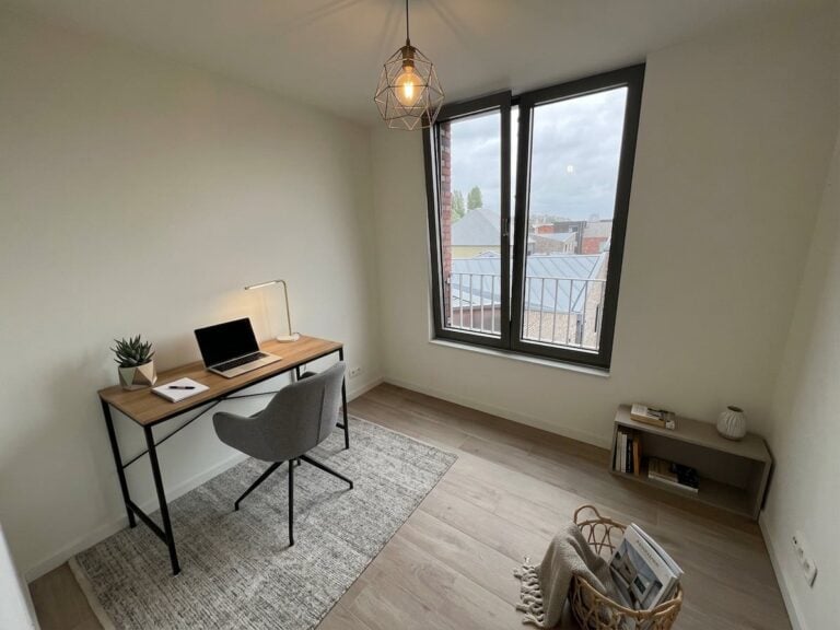 Myra2.02_IMG_3770_bureaukamer2